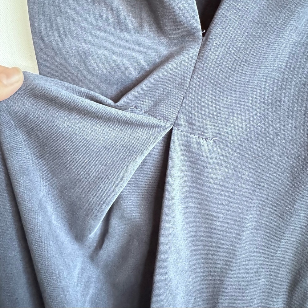 Green Envelope Blue Sleeveless Blouse - Picture 3 of 6
